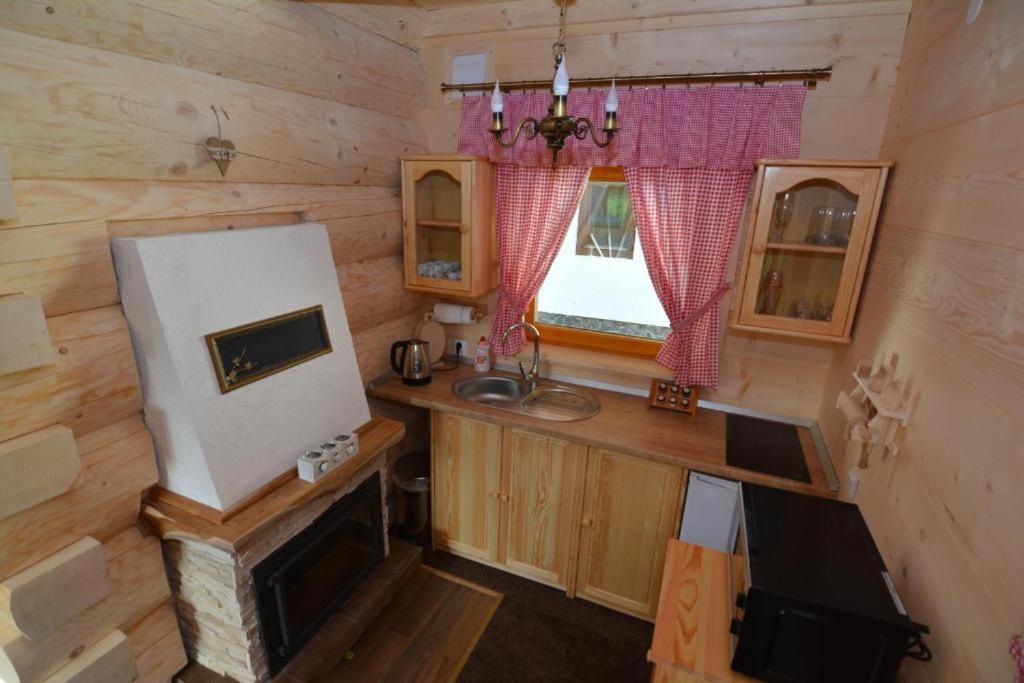 Chalets Adriana 데마노브스카돌리나 외부 사진